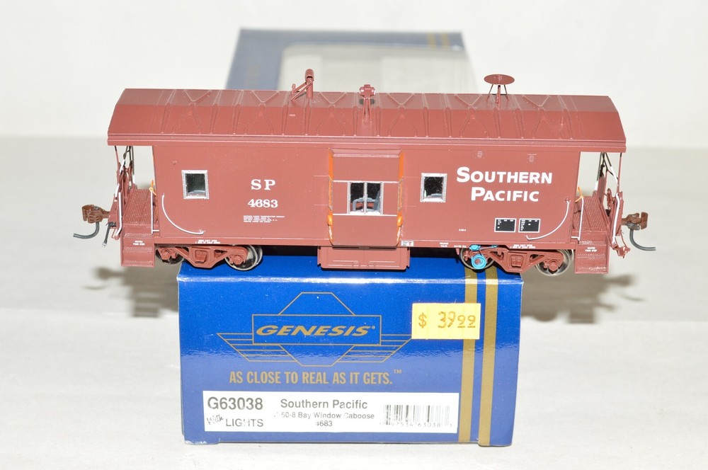HO scale Athearn Genesis Southern Pacific RR C-50-8 bay window caboose car train