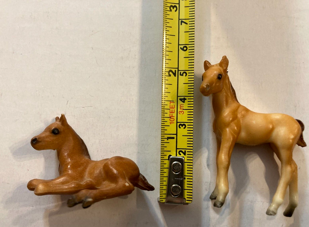 2 Vintage 1975 Breyer Mini Standing & laying down Thoroughbred Foals Stablemates