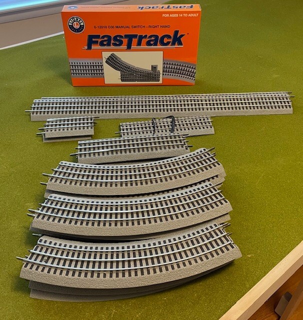 lionel 0 gauge fast track Bundle - slightly used in excellent condition