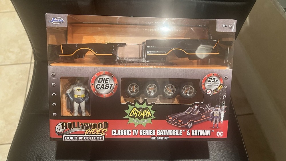 Hollywood Rides Build N' Collect Classic TV '66 Batmobile & Batman Die Cast Kit