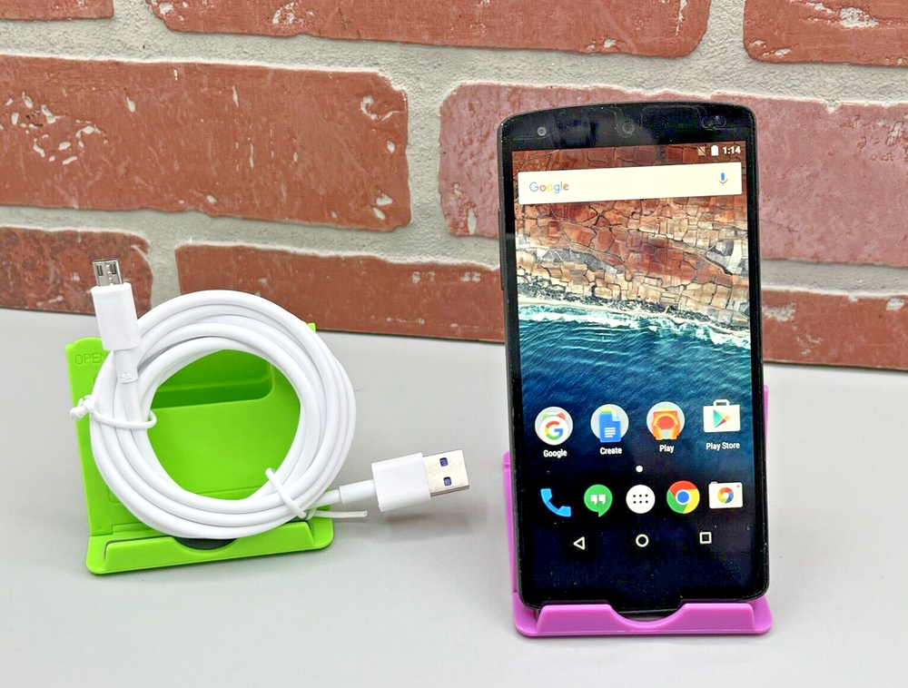 Unlocked Google Nexus 5 16GB Black with Charger in Good Condition