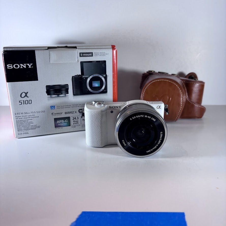 Sony Alpha 5100 24.3MP Digital Camera in White with Box & Leather Case