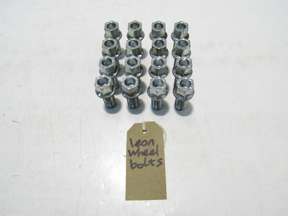SEAT LEON FR 2017-20 SET OF 16 ALLOY WHEEL BOLTS                           P5043