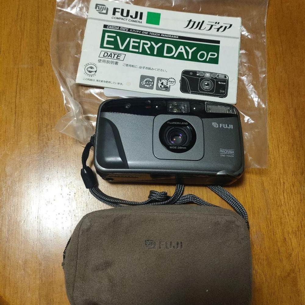 Fuji EVERYDAY OP 35mm Film Camera with 28mm Lens Compact Japan Used