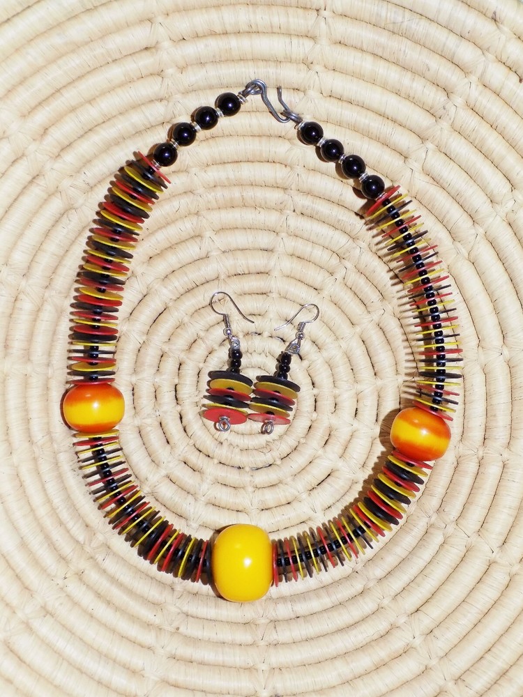 African Resin & Heishi Choker & Earrings Set jnha8