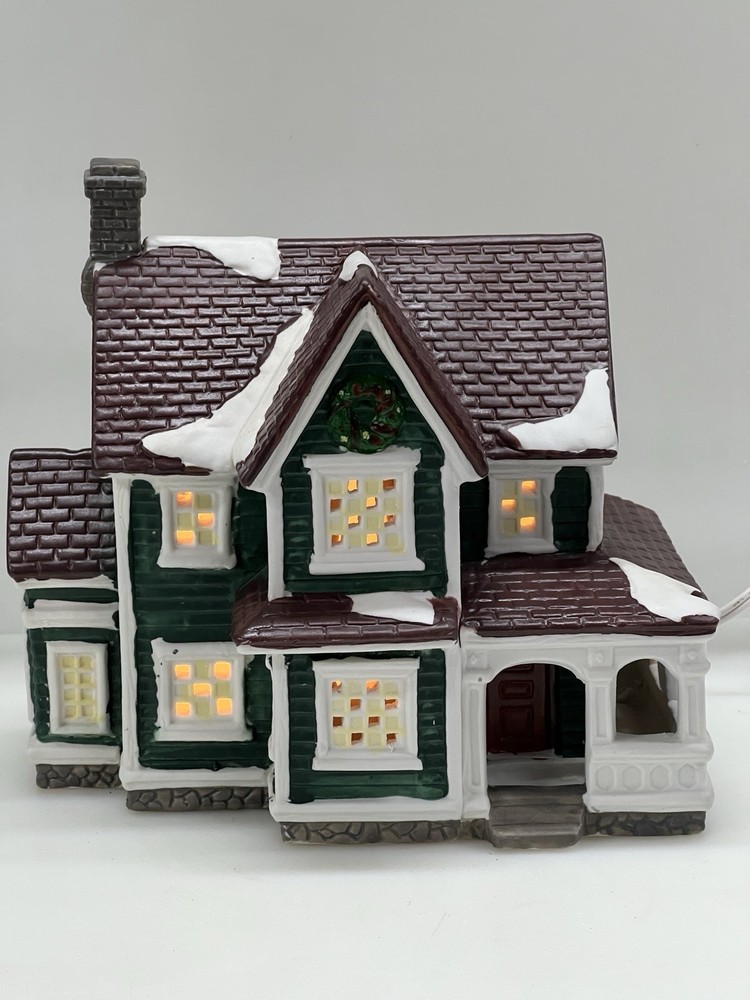 Dickens Collectables Victorian Series 266-6220 Lighted House Mint Condition  