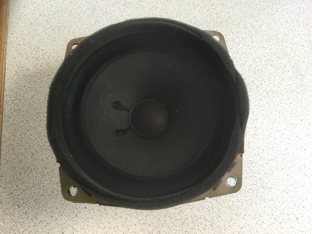 Mitsubishi Pajero Shogun MK2 Rear door Speaker