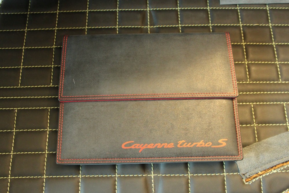 Porsche Cayenne Turbo S VIP Customer Box Brochure Leather Folder 2012-image
