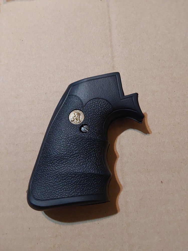 Pachmayr Gripper Ruger Super Blackhawk Grips in Excellent Condition