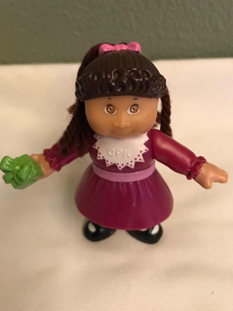 Vtg McDonald's Cabbage Patch Mini Kristine Plastic Figure Holding Gift 3