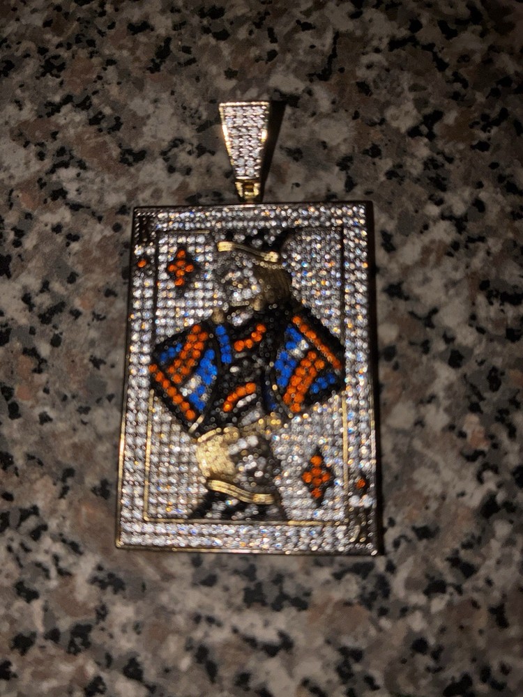 Men And Women’s King Of Diamond Pendant For Casual Luxury Look 14k