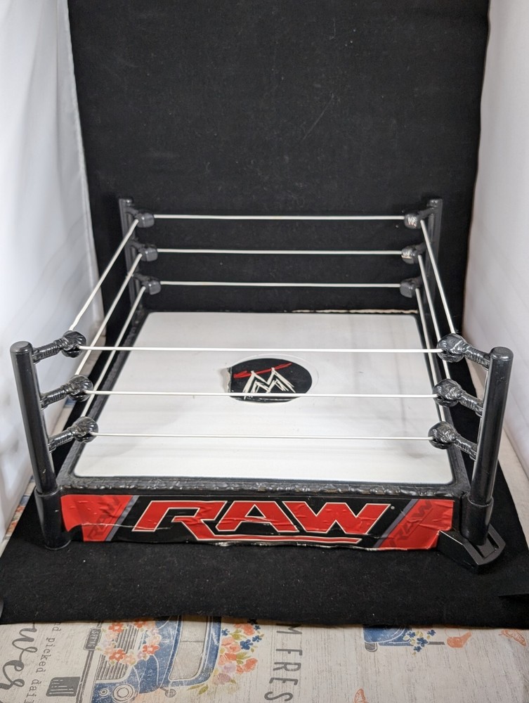 WWE Mattel 2013 Super Strikers Turnbuckle Takedown Wrestling Ring