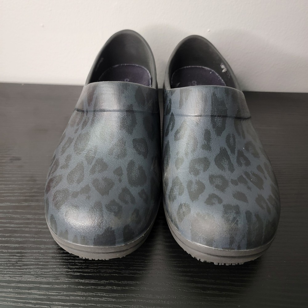 Crocs Dual Comfort Neria Pro II Graphics Leopard Slip Resistant Nurse Clog 10 W