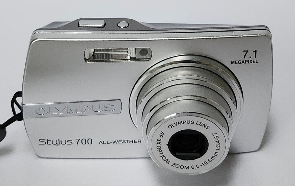 Olympus Stylus 700 7.1MP Digital Camera Silver READ Tested W/ Battery