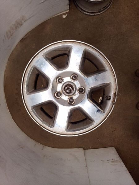 Llanta 17x7-1/2 aluminio 6 radios cubierta cromada se adapta 06-08 COMMANDER 8865361