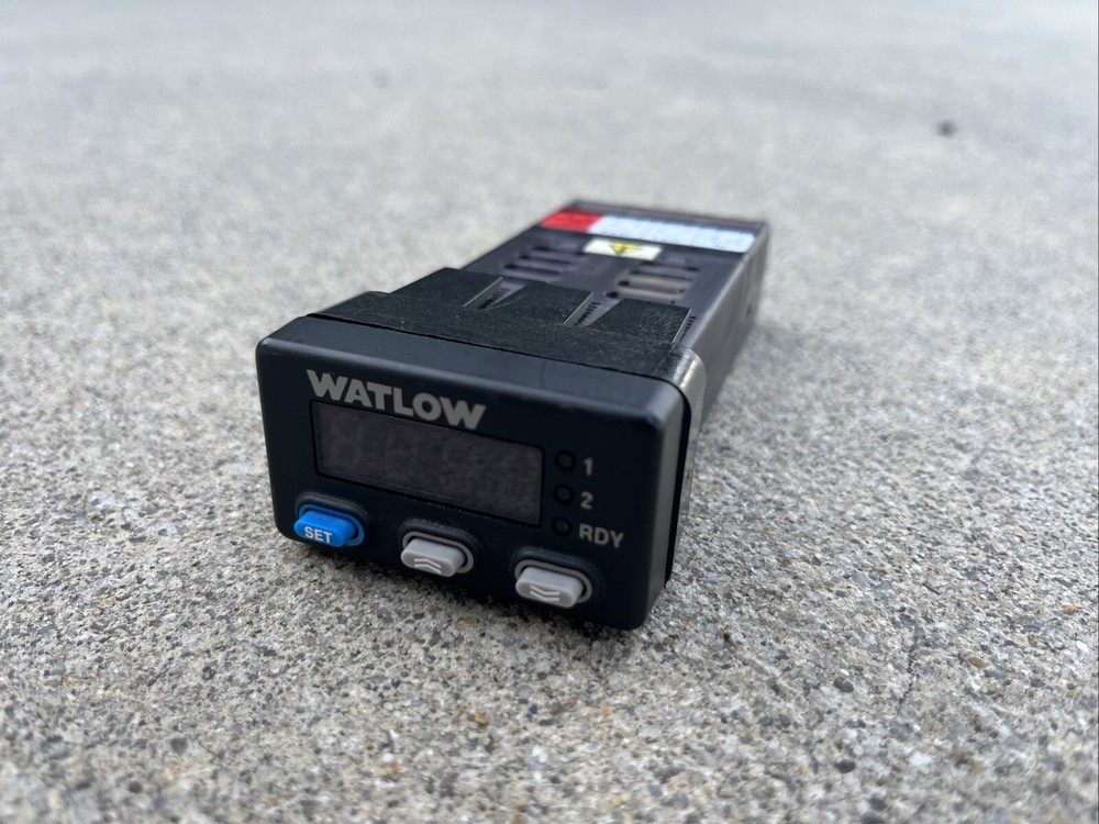 WATLOW 935A-1CC0-000R TEMPERATURE CONTROLLER FREE SHIPPING