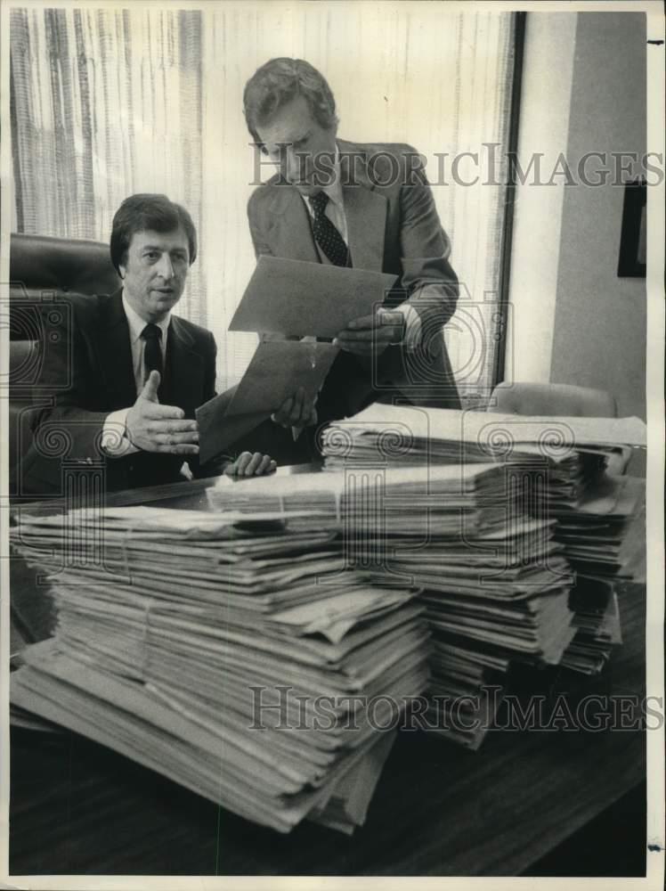 1980 Press Photo Commissioners Richard A. Romeo and John D. Kinsetta Count Votes