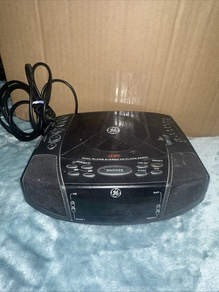 Vintage 2003 GE 7-4897A CD Player AM/FM Dual Alarm Clock Radio - Works Great!