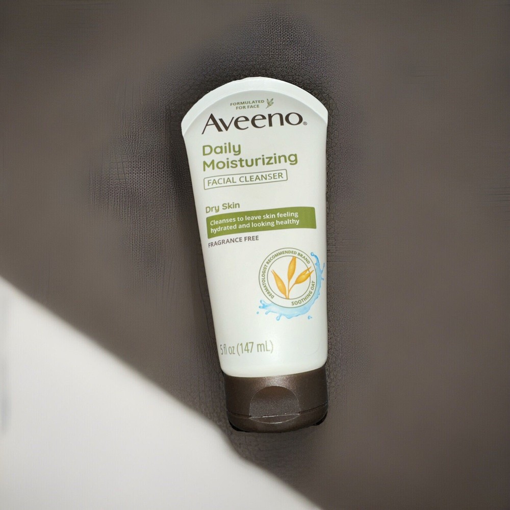 AVEENO Daily Hydrating Facial Cleanser for Soft Smooth Skin