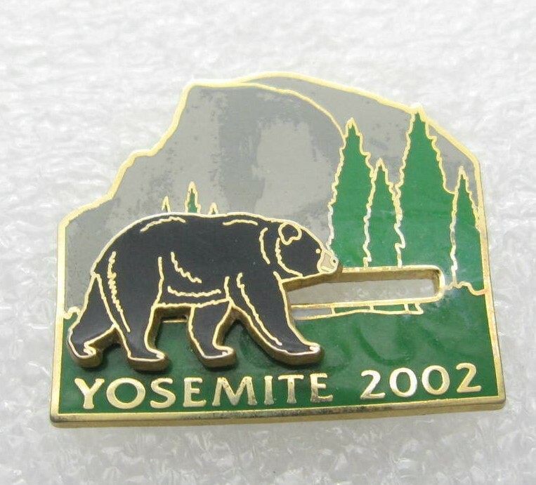 Yosemite National Park Black Bear Lapel Pin (B391)