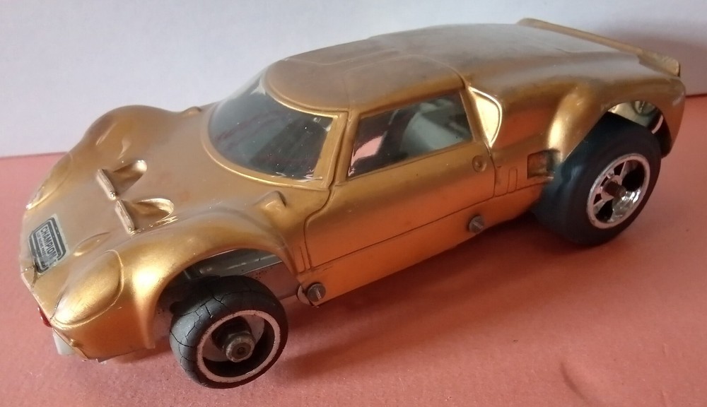 VINTAGE 1/24TH RACER W/ CHAMPION BODY ON CHAMPION CHASSIS MOTOR MARKED 703