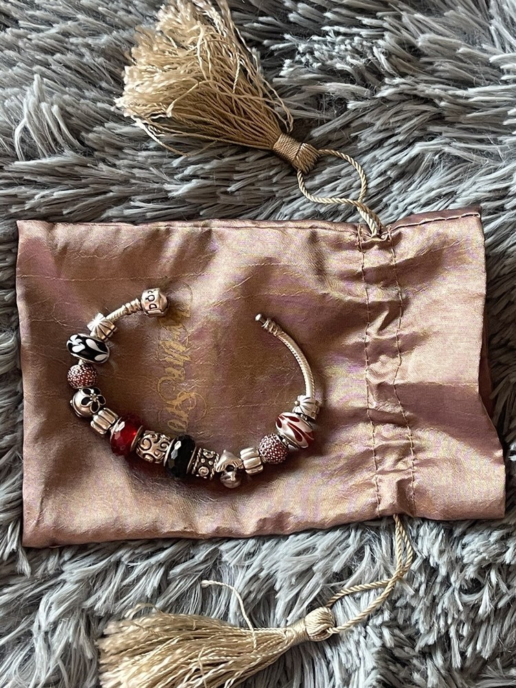 Upgrade your style with a pre-owned Pandora bracelet and charms, available now-image