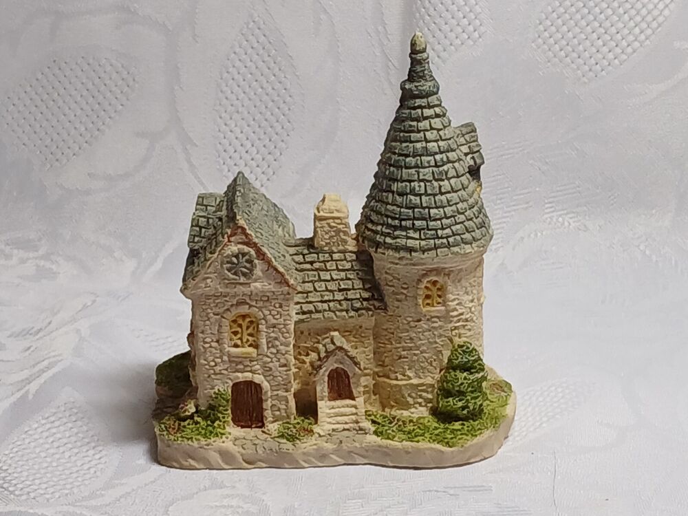 Russ Berrie and Co. Miniature Cottage #6913