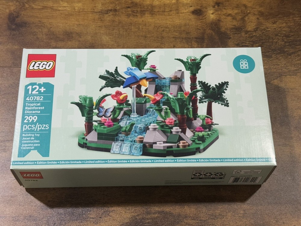 LEGO Tropical Rainforest Diorama 40782