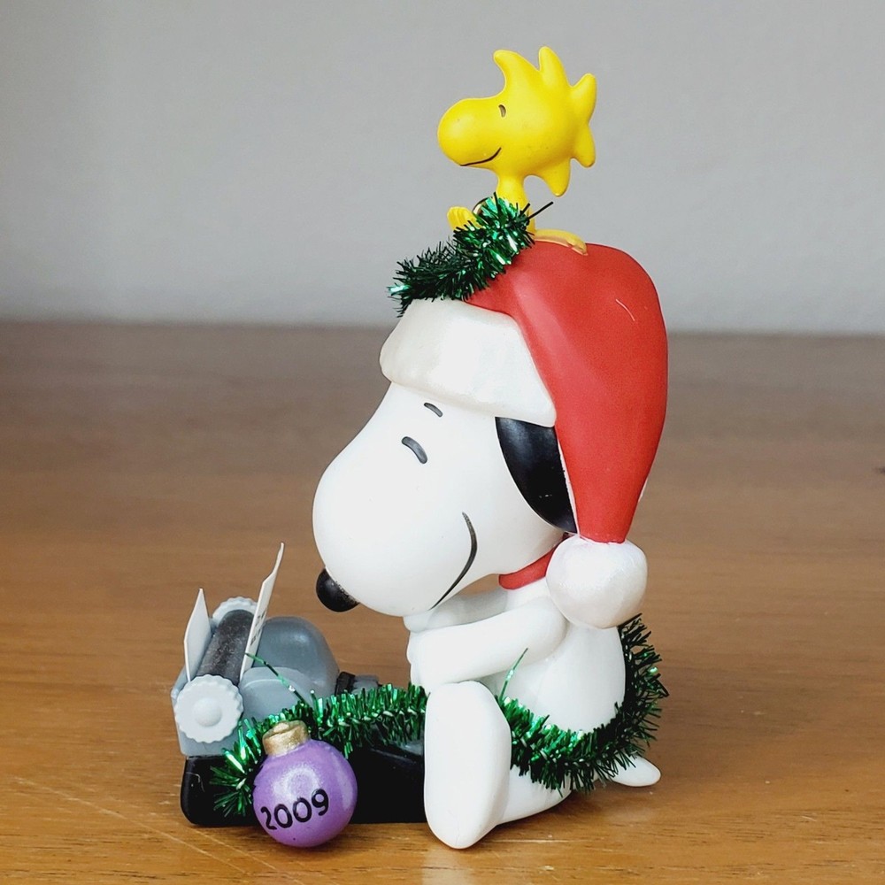 Hallmark 2009 Peanuts Snoopy Once Upon A Holiday Christmas Tree Ornament