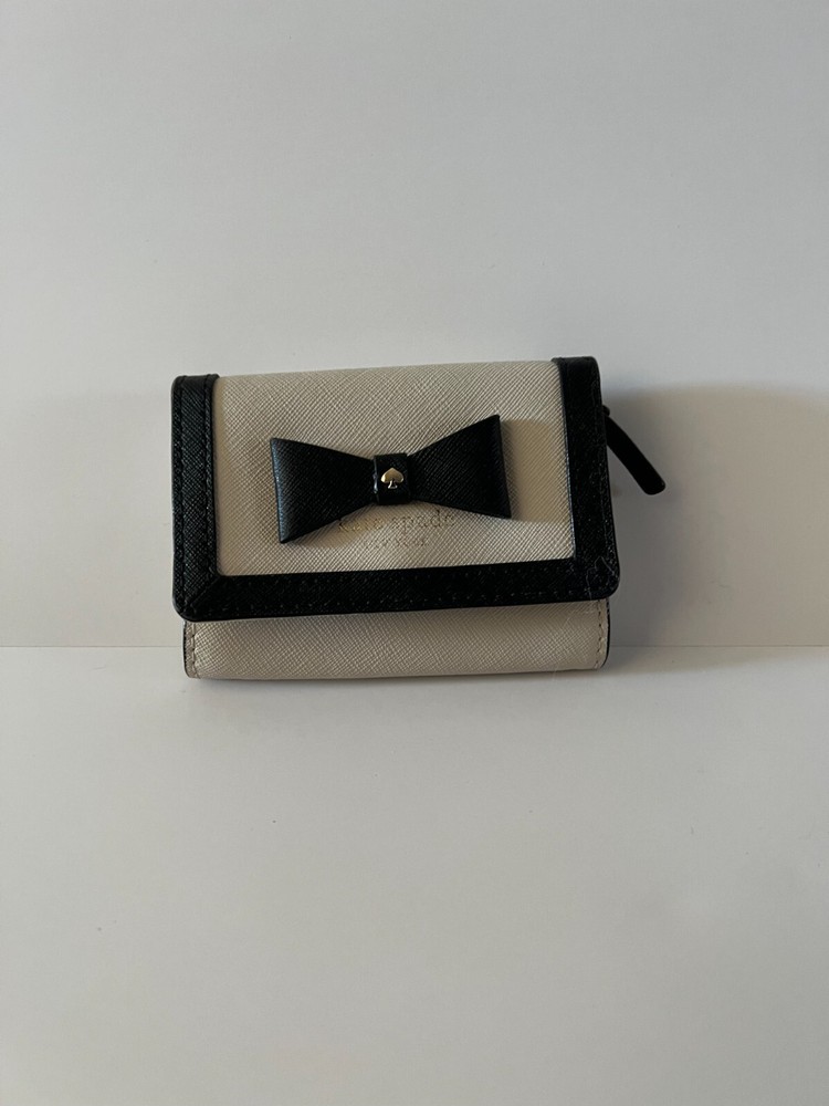 Kate Spade New York Women's hazel black bow tuxedo small key chain wallet