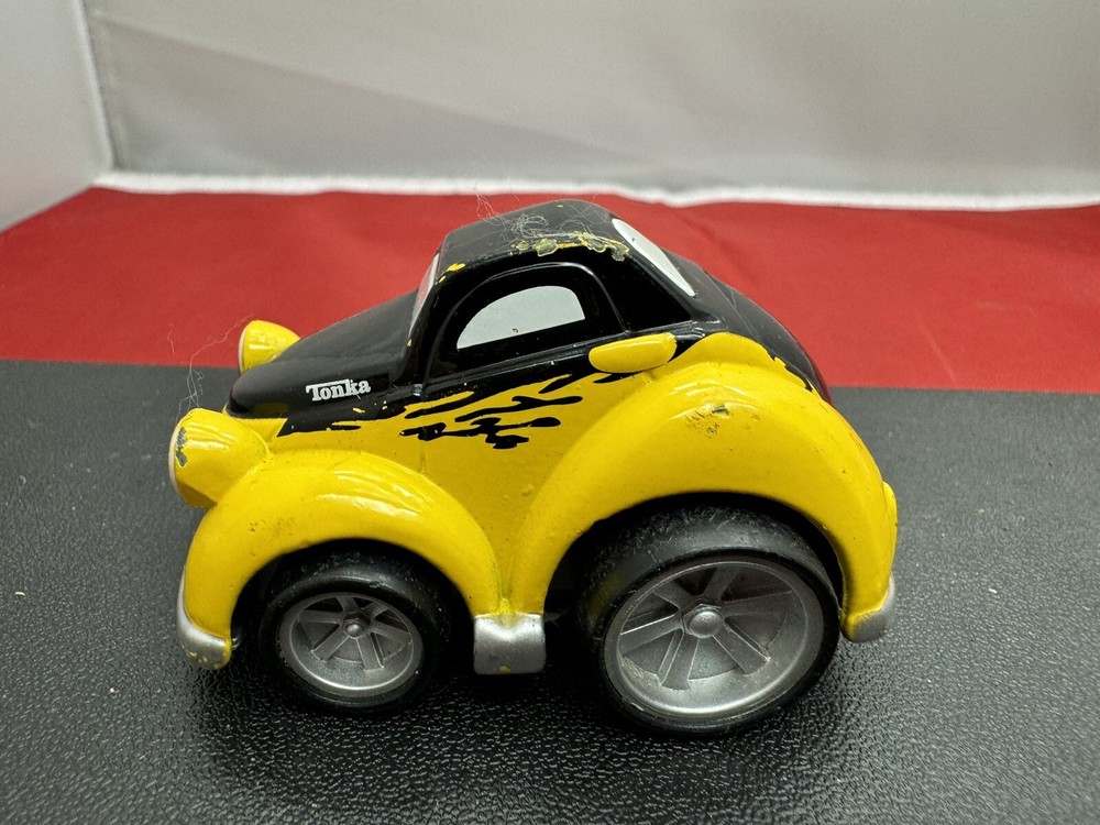 2003 Maisto Tonka Hasbro Black and Yellow Die-Cast Car Collectible