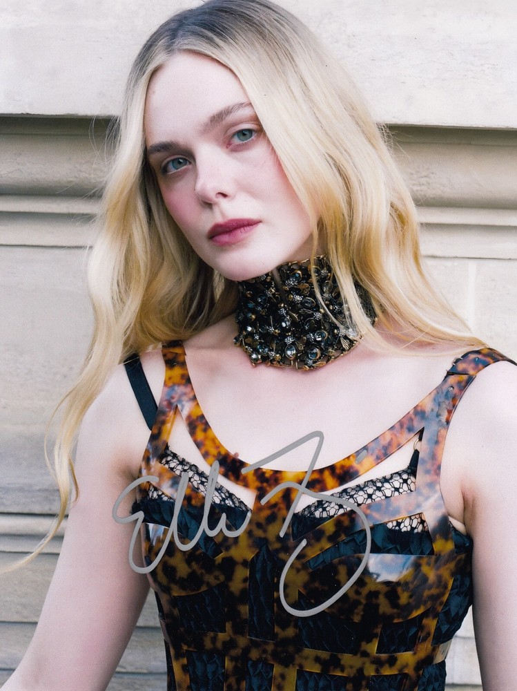 Elle Fanning Signed Auto 8 x 10  Photograph