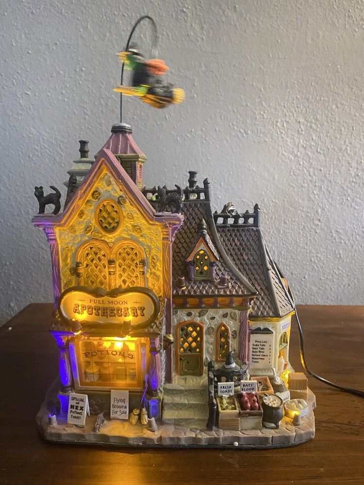 2008 LEMAX Spooky Town Full Moon Apothecary Animated Lighted Building Works