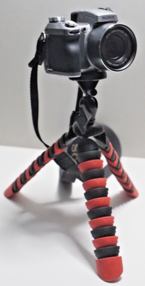 Sony Cyber-shot DSC-H1 5.0MP Digital Camera w TriPod & 1gb Memory Stick PRO