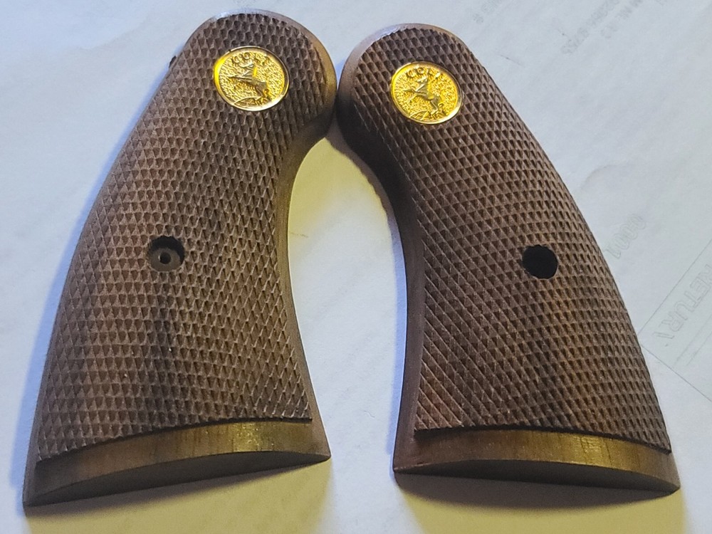 colt python checkered walnut service grips, mint condition