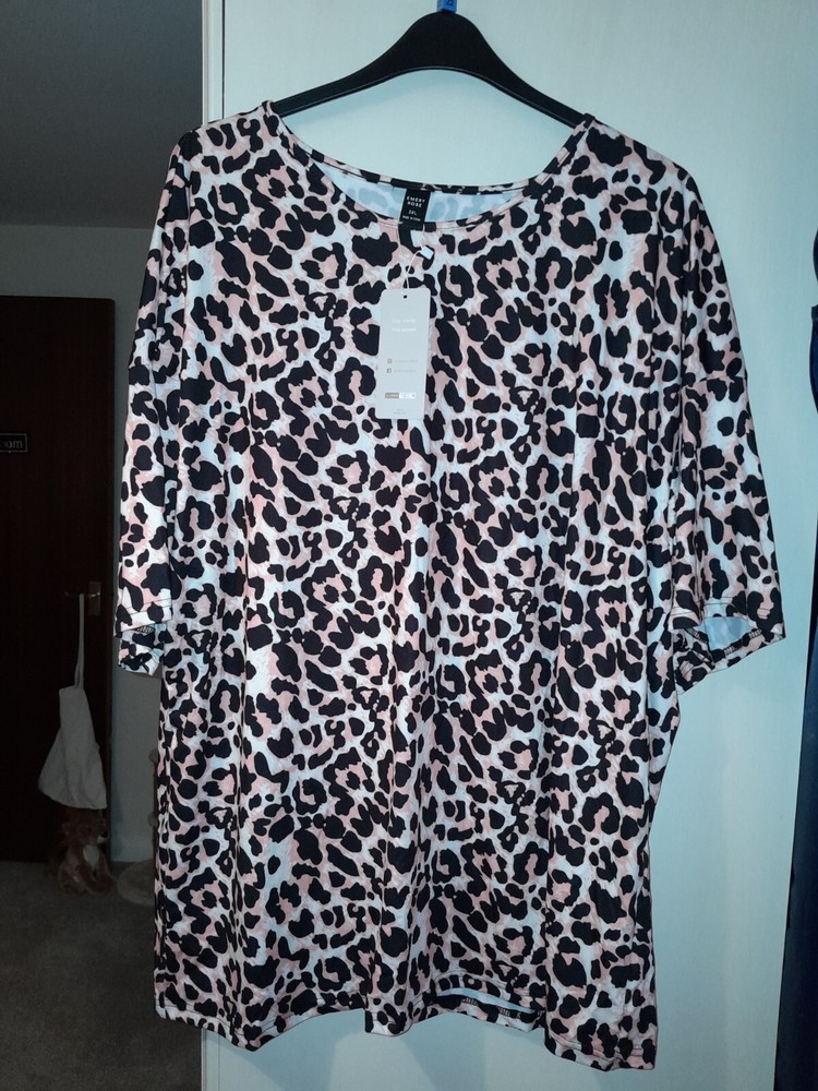 Shein Curve Loose Fit T-shirt size 3XL Animal Print short sleeve plz Read descri