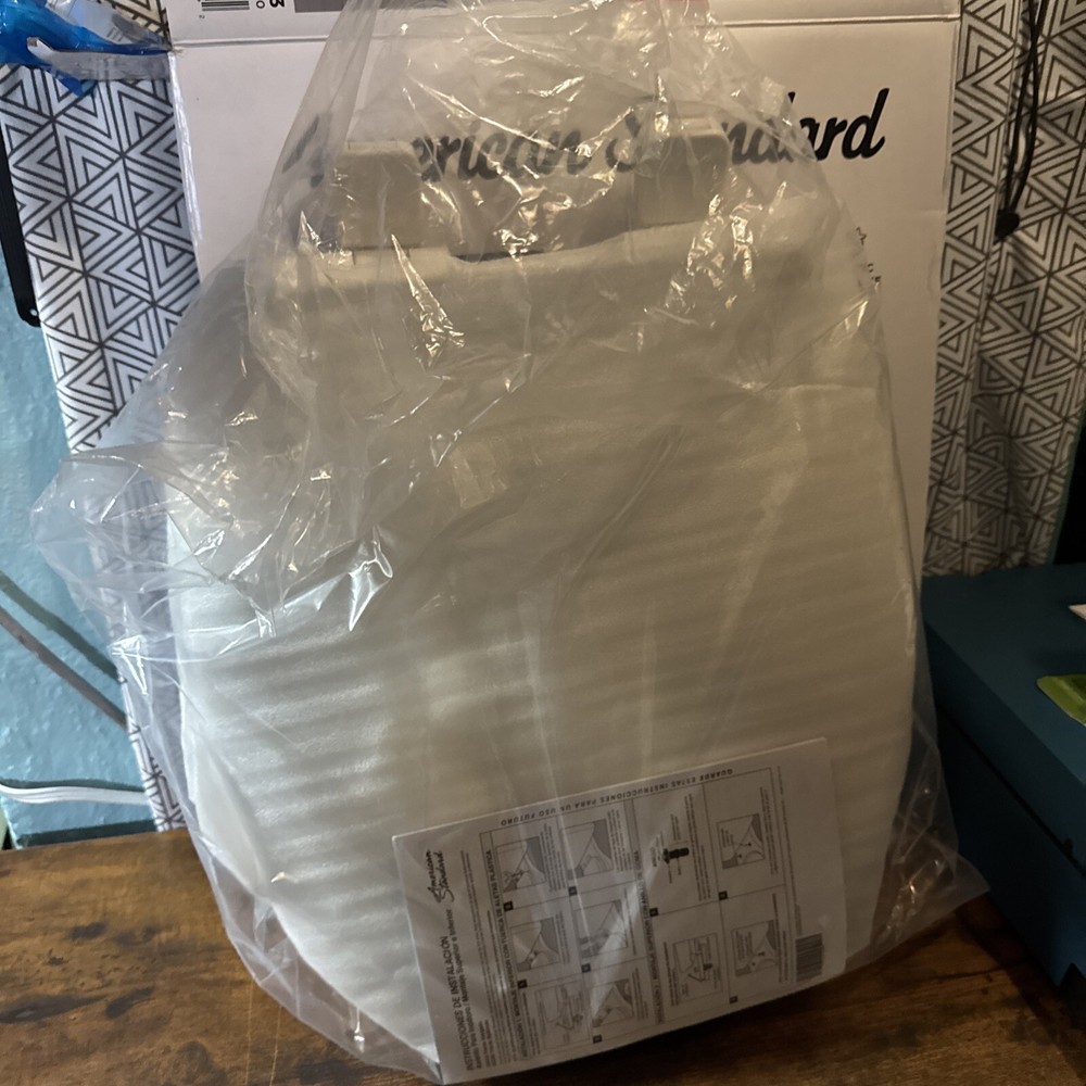 American Standard MightyTuff Plastic Round Soft Close Toilet Seats