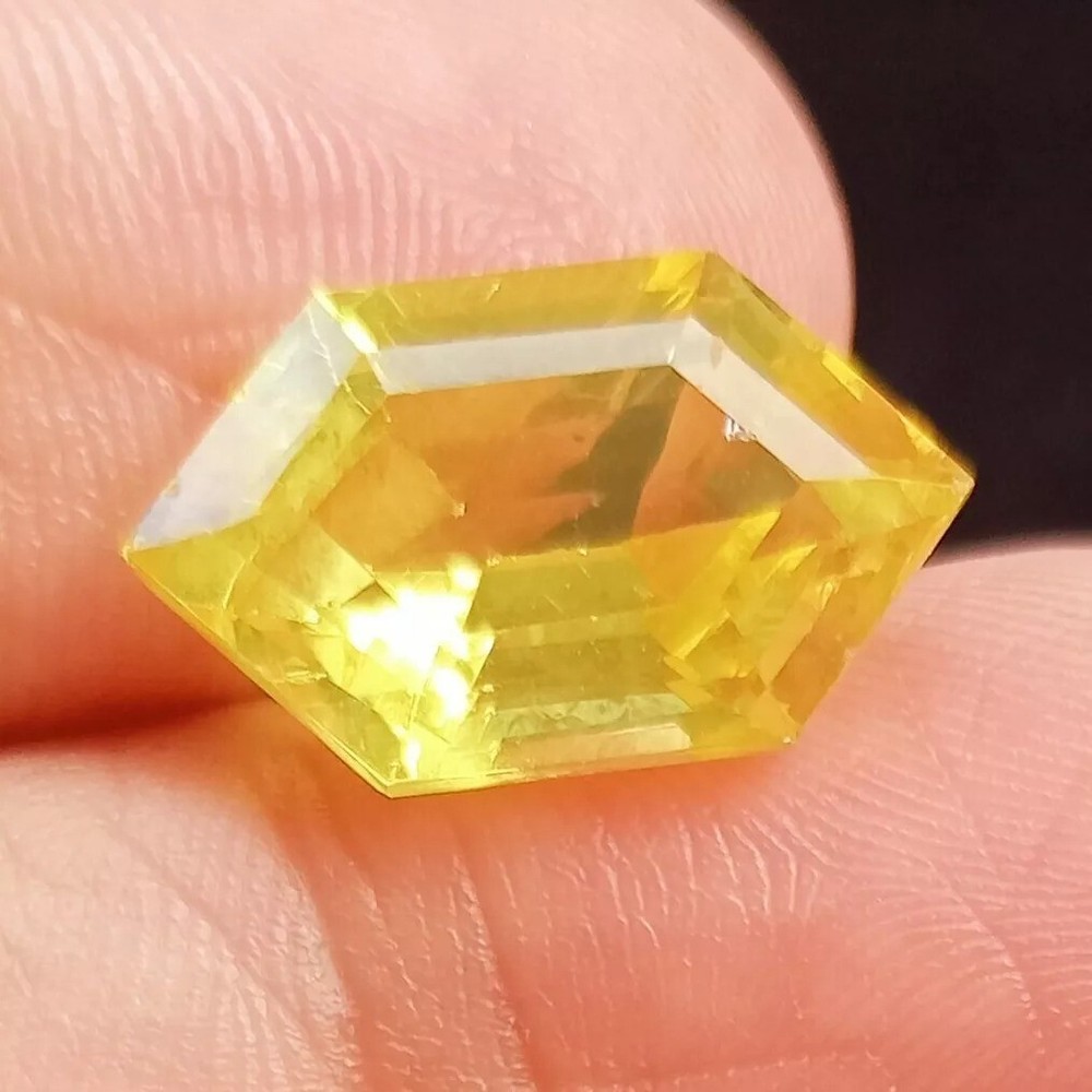 Fancy Hexagon Shape Gemstone 9-11 Ct Natural Yellow Sapphire Certified