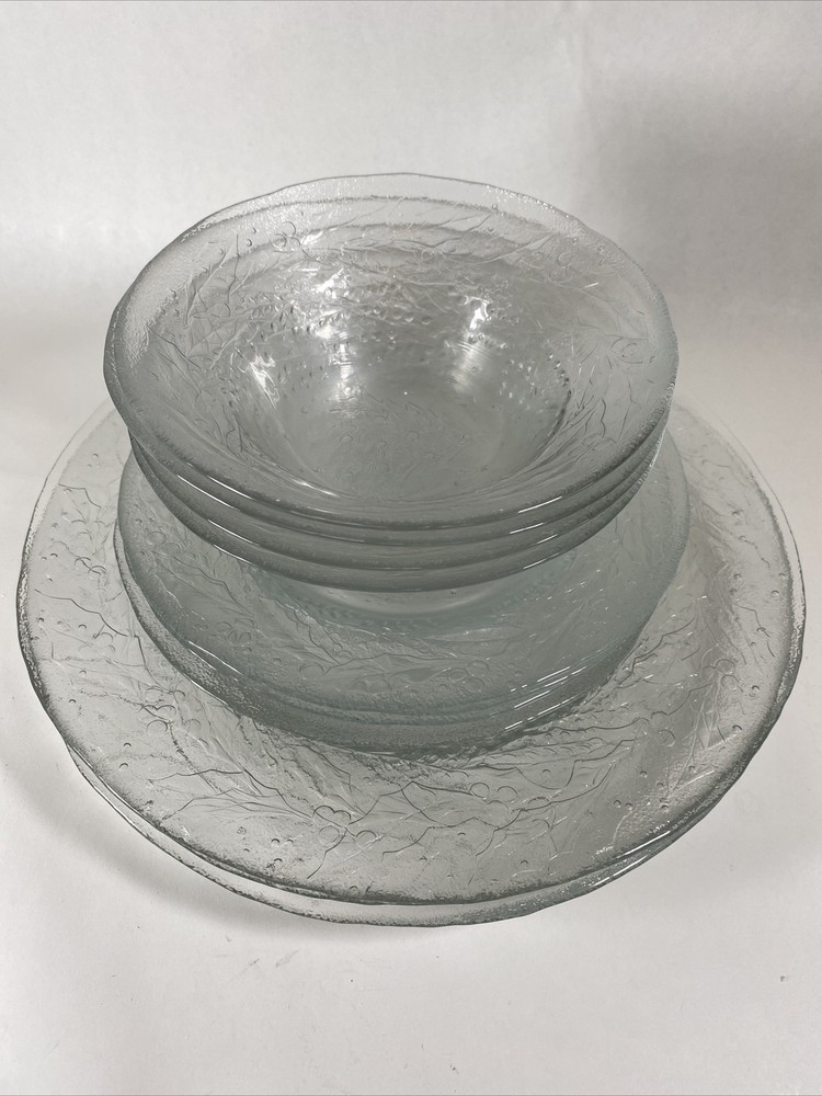 Arcoroc Christmas HOLLY TREE Soup Bowls & Plates Glass 12 Pieces Retired Pattern