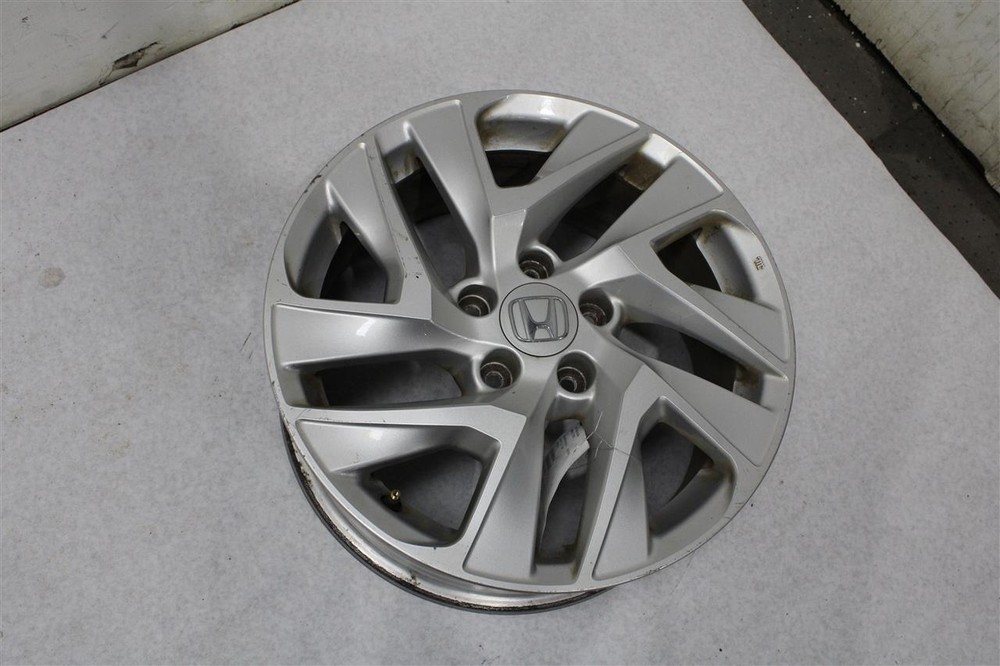 Used Wheel fits: 2015 Honda Cr-v 17x7 alloy twisted spoke Grade A