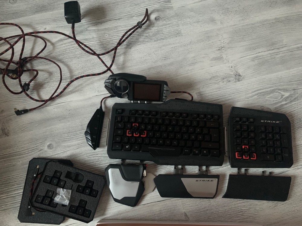 Mad Catz S.T.R.I.K.E. 7 Advanced Gaming Keyboard for Elite Gamers