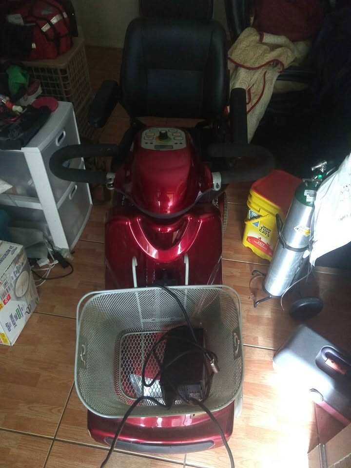 BOLERO Electric Four-Wheel Red Mobility Scooter With Ramp /needs key replacement