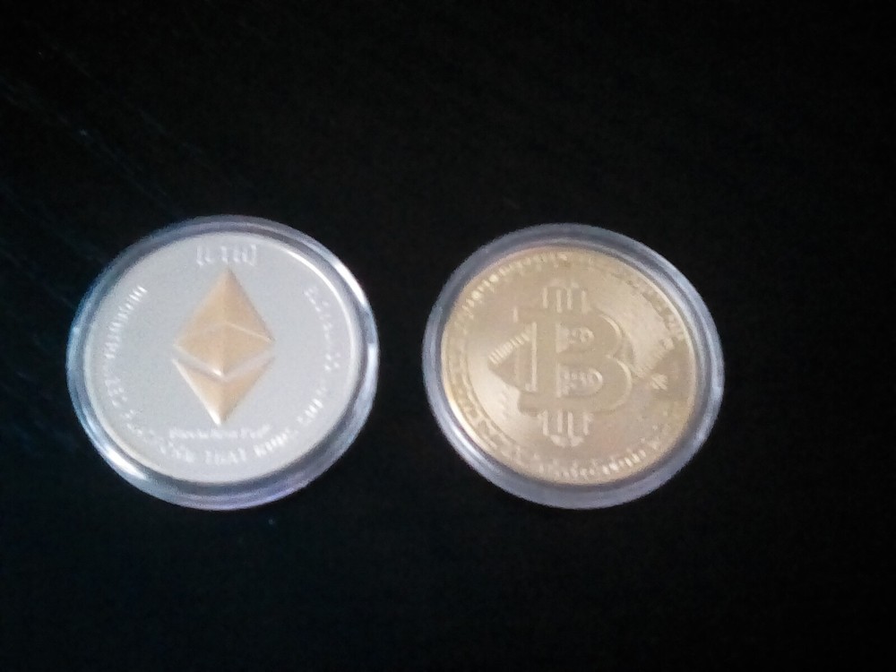 2 pc Bitcoin & ETH silver Gold Plated Cryptocurrency Commemorative Collection-image