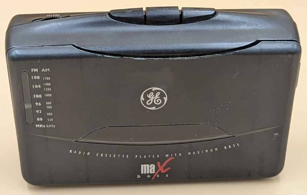 GE Portable Walkman AM/FM Radio Stereo Cassette Player 3 5468A With Max Bass