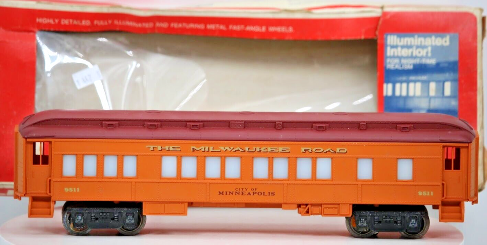 VINTAGE LIONEL O Illuminated Minneapolis Milwaukee Road Passenger Car#6-9511