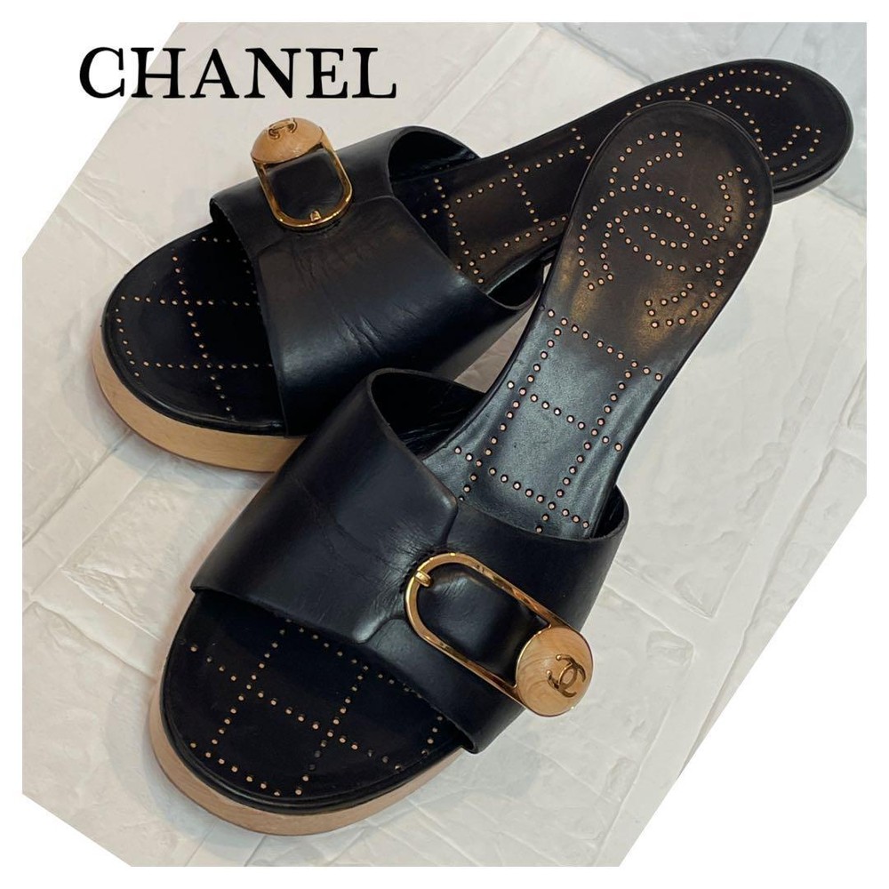 CHANEL Black Leather Slide Sandals with Gold Buckle Quilted Insole Size 35.5 #690