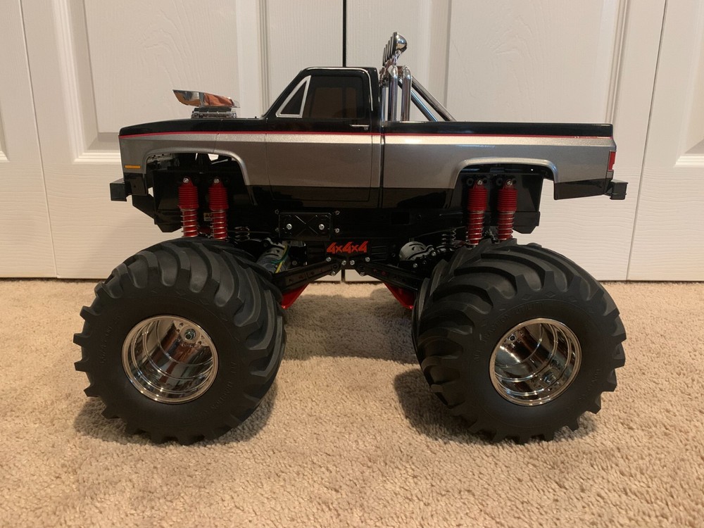 ** TAMIYA ** 1/10 Scale 4X4 Monster Truck (CLODBUSTER) Custom Paint Chevy Grille