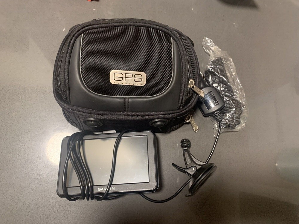Garmin Nuvi 50LM GPS Bundle with Case Mount Charger Free Shipping