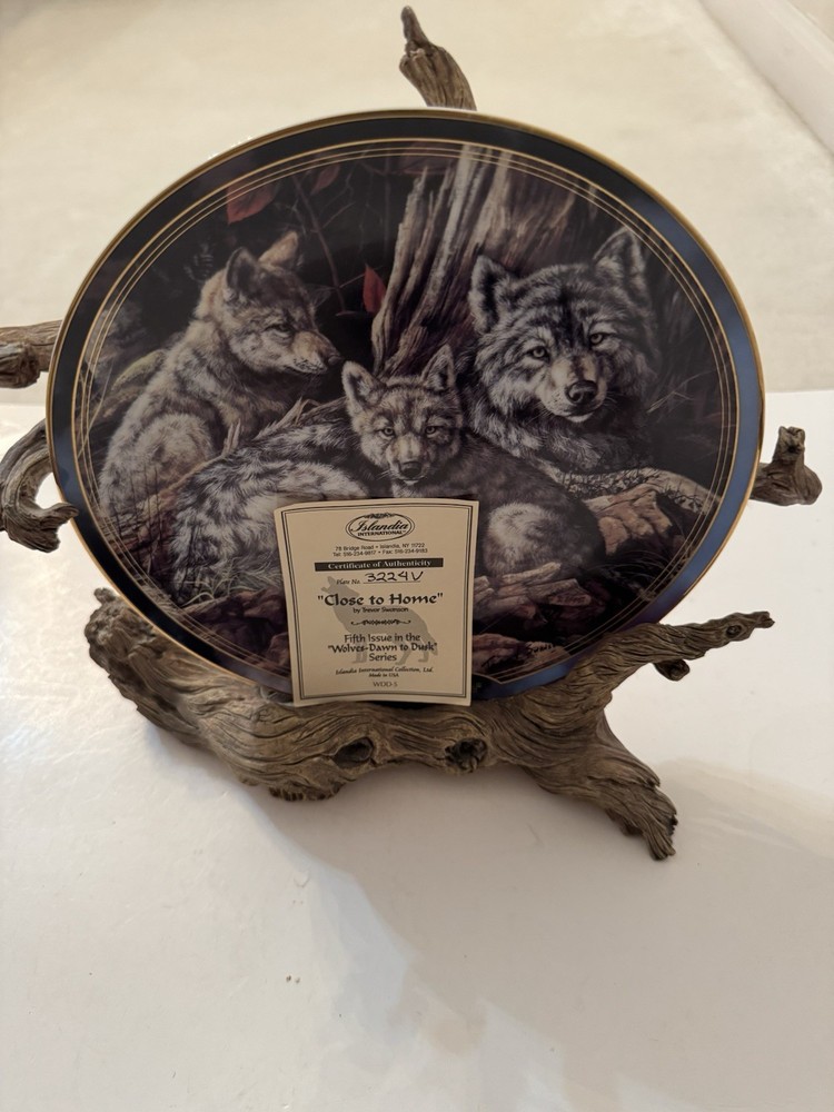 Close To Home Plate and Stand Fifth Issue Wolves Dawn To Dusk Series