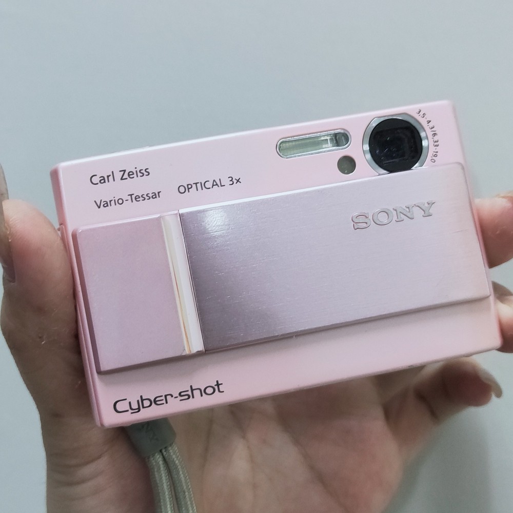 Sony Cyber Shot DSC-T10 7.2MP 3x Optical Zoom Compact Camera English language